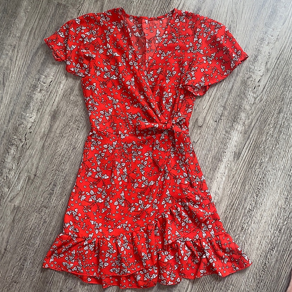 ❤️Amazon dress, red dress with flower design, size small❤️